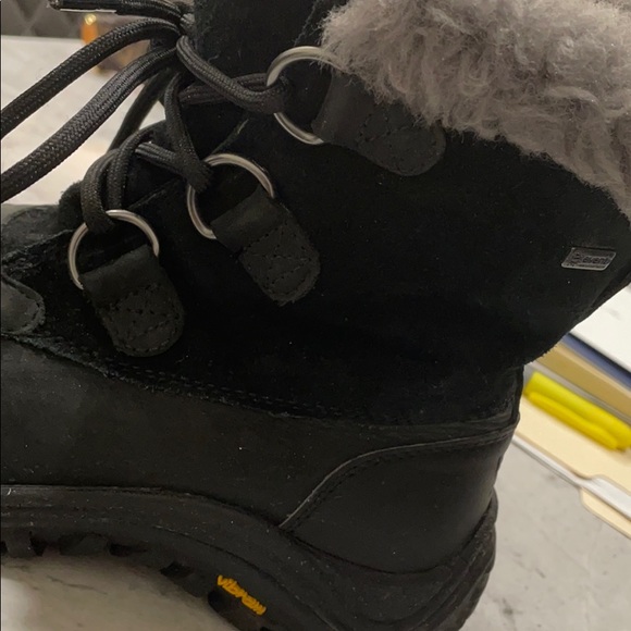 AUTHENTIC BLACK UGG WINTER BOOTS - Picture 3 of 4